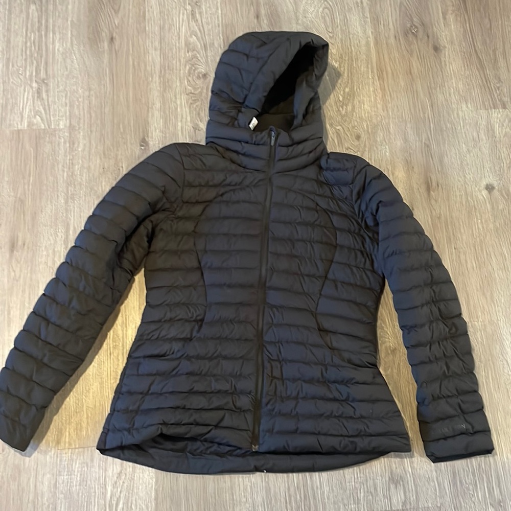 Women’s Lululemon Pack it Down jacket size 12